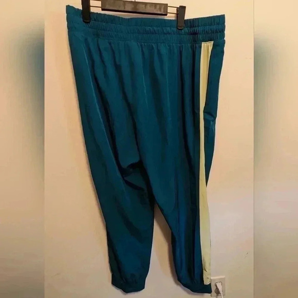 Tek Gear Zipper-Hem Women's Woven Track Pants (EUC) - Picture 12 of 13